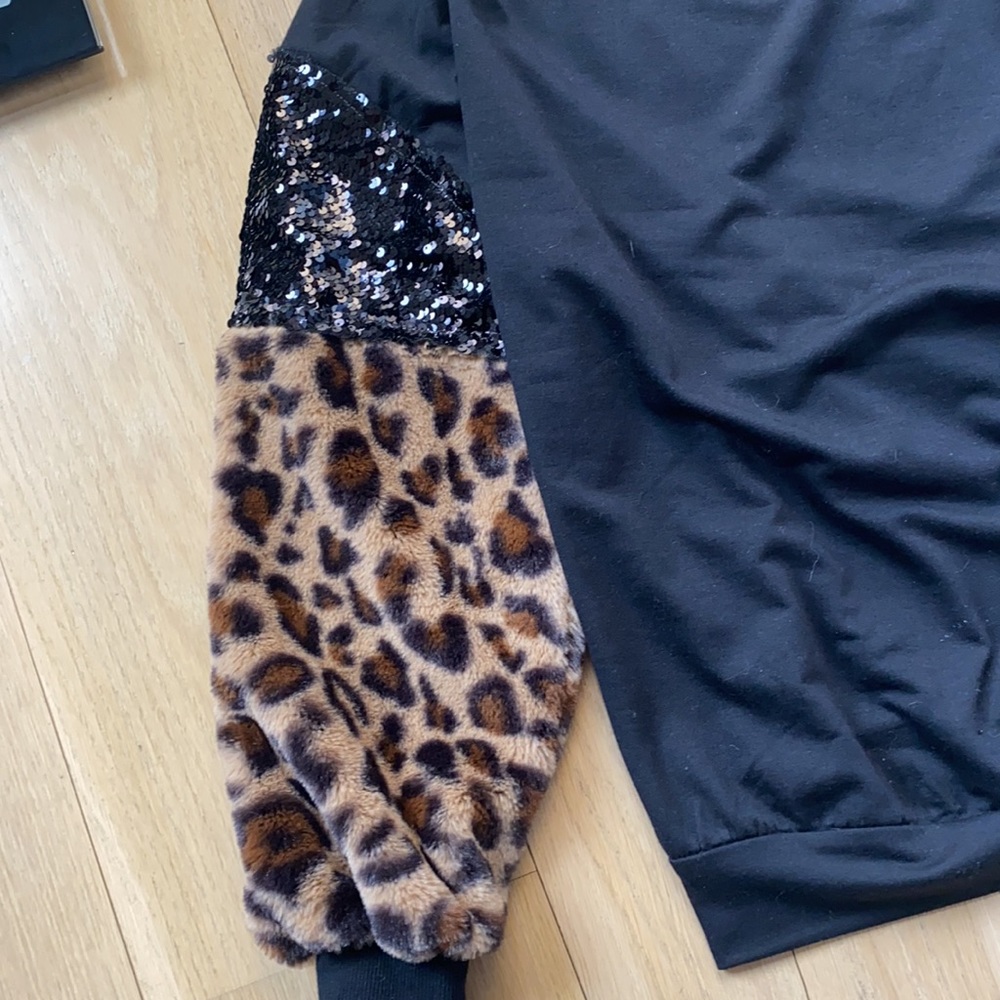 Patterned Sweater - Picture 2 of 3